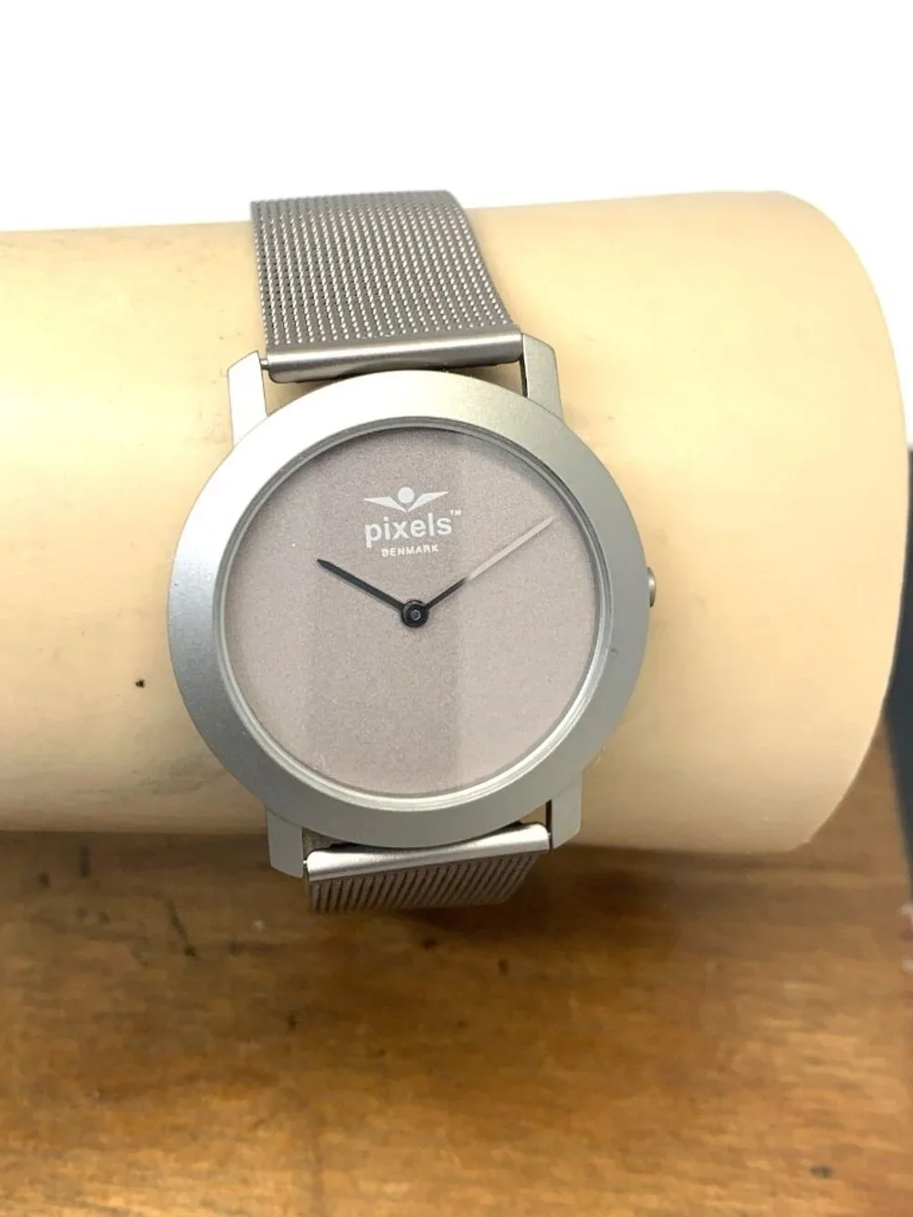 Pixels Denmark Unisex Watch Gray Dial Quartz Titanium Case Stainless Steel Band